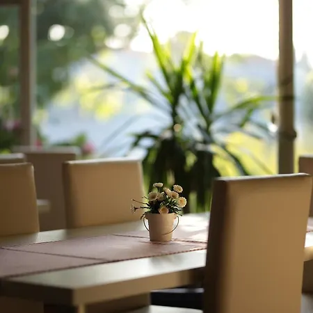 Tunc Otel Ayvalı